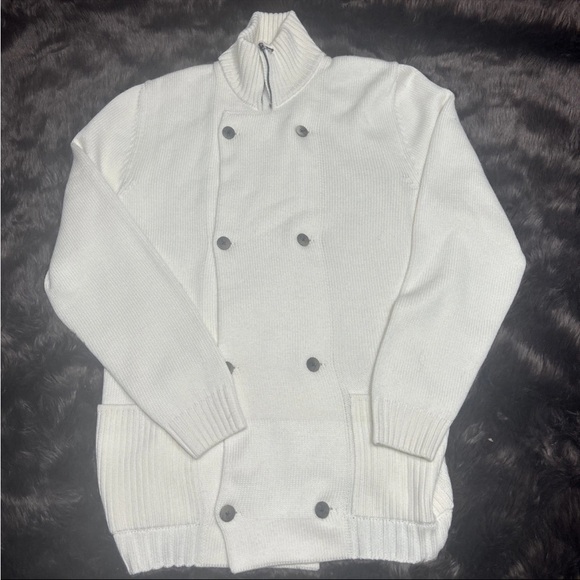 Elegant White Double-Breasted Zip-Up Sweater